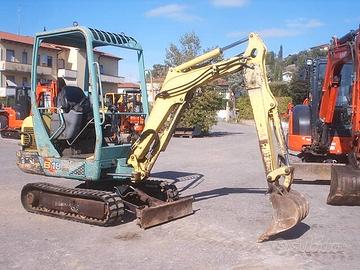 Miniescavatore usato YANMAR B18 EX