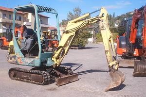 Miniescavatore usato YANMAR B18 EX