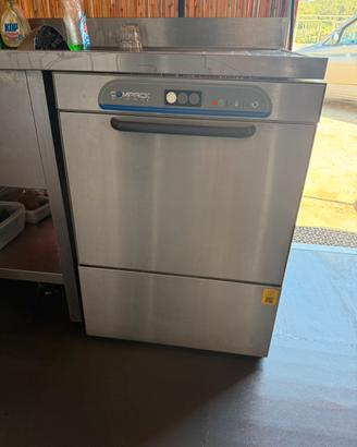 Lavastoviglie per ristorante