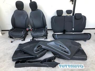 Sedili Lancia Ypsilon 2017 5 porte stoffa nera