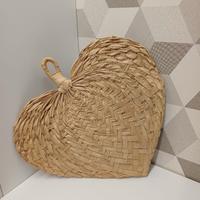 Foglia a cuore decorativa intrecciata a mano