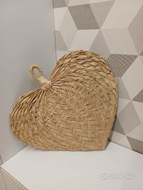 Foglia a cuore decorativa intrecciata a mano