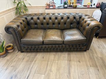 Divano Chesterfield originale inglese anni 80/90,