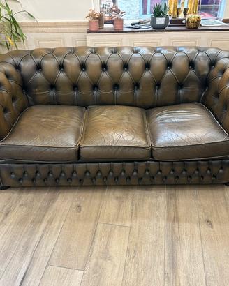 Divano Chesterfield originale inglese anni 80/90,