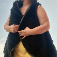 Gilet in Peluche Nero – Morbido, Caldo e Chic