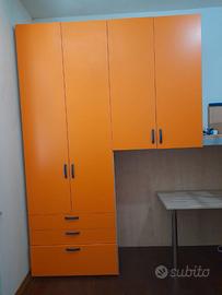 Letto a castello con armadio e scrivania