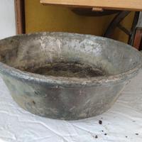 vecchi recipienti in rame e bronzo