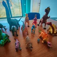dinosauri a statuetta