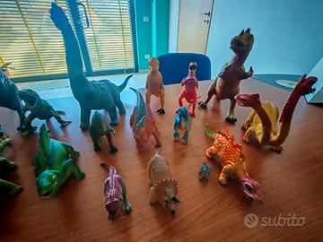 dinosauri a statuetta