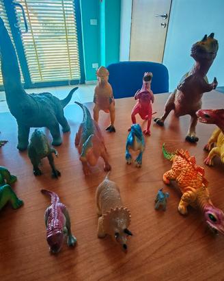 dinosauri a statuetta