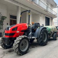 Trattore piu attrezzatura agricola