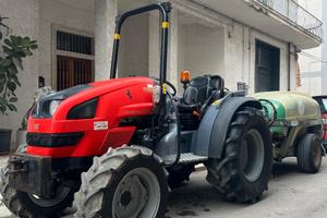 Trattore piu attrezzatura agricola