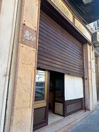 Locale pasticceria gelateria