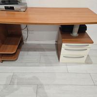 Scrivania 150x65x78 cm.