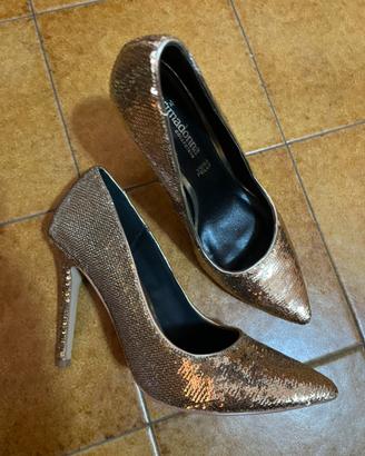 Decolte’ con tacco nr 38 oro Prima donna