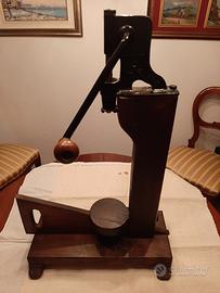 Antico tappabottiglie in legno