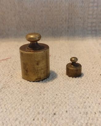 Pesi ottone  bilancia g. 100 e  g. 10 vintage.