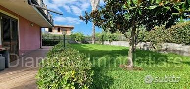 Villetta semindipendente con giardino Fondachello