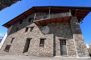 3 LOCALI A LA SALLE