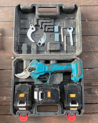 Forbice a batteria e motosega a batteria makita