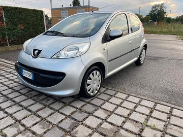 Peugeot 107 5p 1.0 12v Sweet Years AUTOMATICA