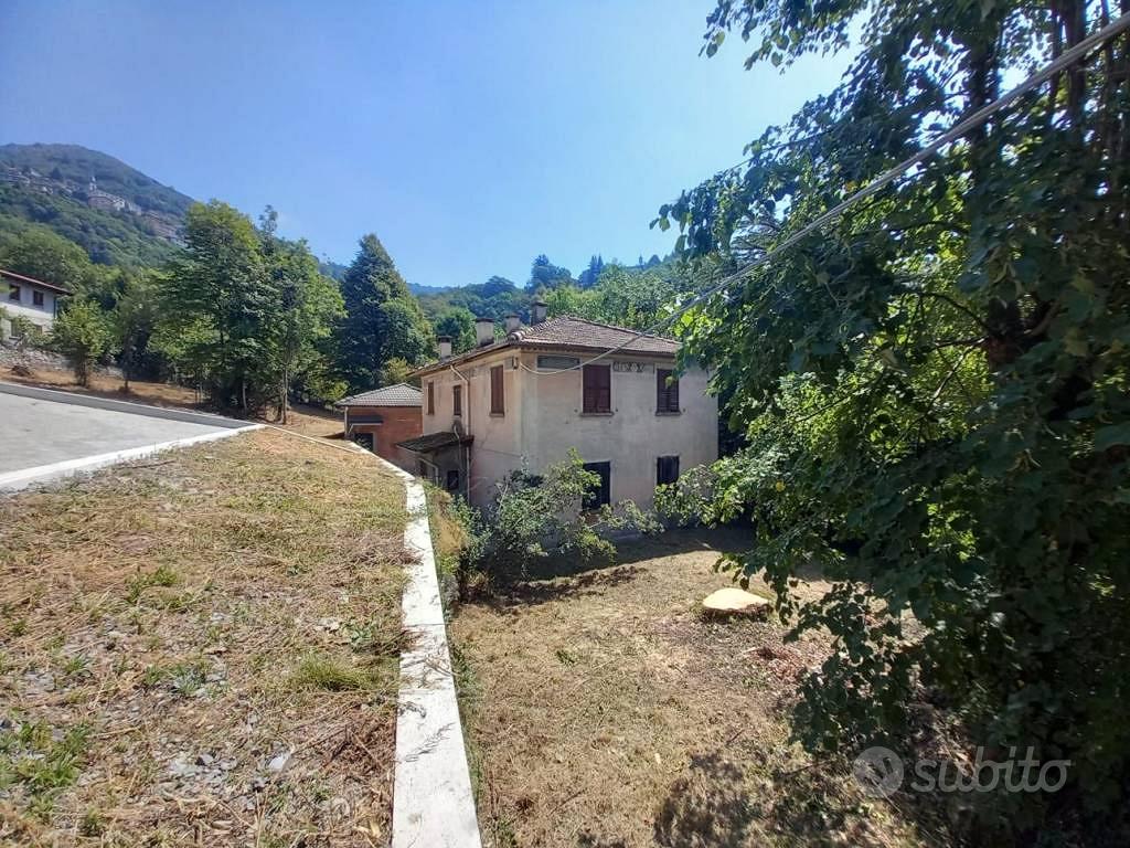 Rustico / Casale di 347 m² con più di 5 locali a V - Vista 2