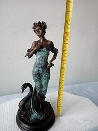 Statua in bronzo Leda con cigno 34 x 15