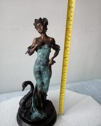 Statua in bronzo Leda con cigno 34 x 15