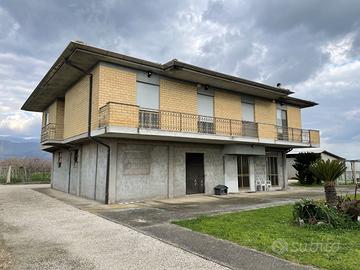 Casa indipendente con due unità abitative