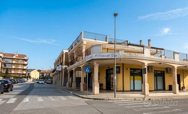 Locale commerciale con canna fumaria