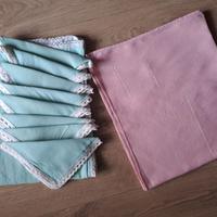 Due tovaglie ricamate a mano