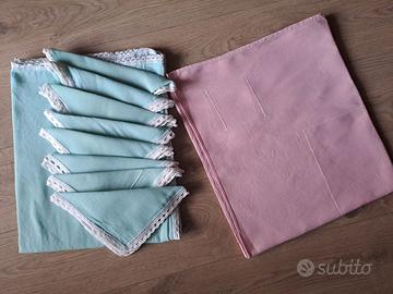 Due tovaglie ricamate a mano