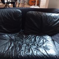 divano in pelle nera