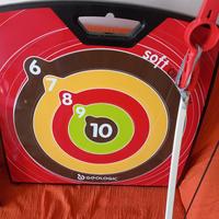 Arco con frecce e bersaglio