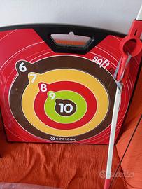 Arco con frecce e bersaglio