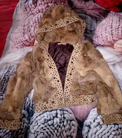 pelliccia di volpe marron e beige  