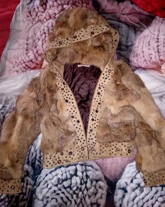 pelliccia di volpe marron e beige  