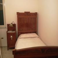 Mobile antico in stile liberty per camera da letto