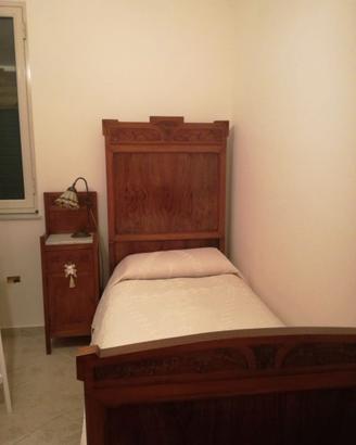 Mobile antico in stile liberty per camera da letto