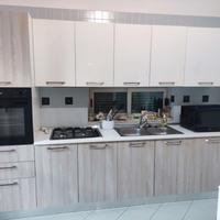 Cucina completa di elettrodomestici