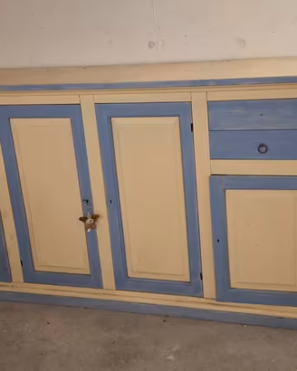 Credenza in legno massiccio stile rustico