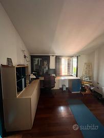Scrivania e libreria