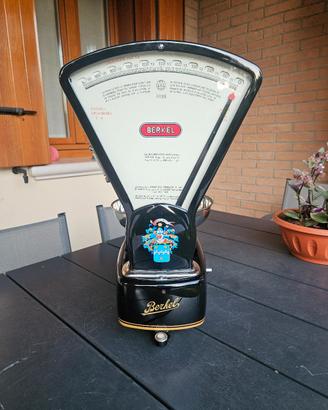 bilancia Berkel modello O restaurata nera  antica