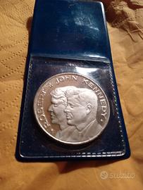 medaglia commemorativa di Robert e John Kennedy,