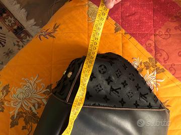 Borsa  nera in pelle e similpelle devore’