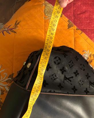 Borsa  nera in pelle e similpelle devore’