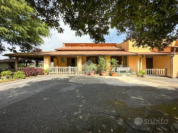 VILLA SINGOLA A MONTE COMPATRI