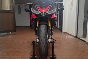Aprilia Tuono v4 Factory 2023