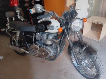 Triumph Bonneville t100 special edition