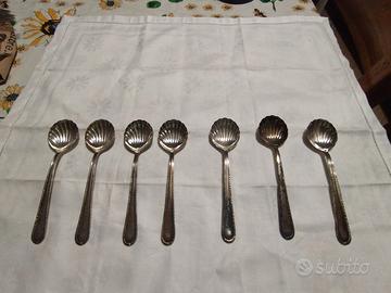 7 cucchiaini a forma di conchiglia 